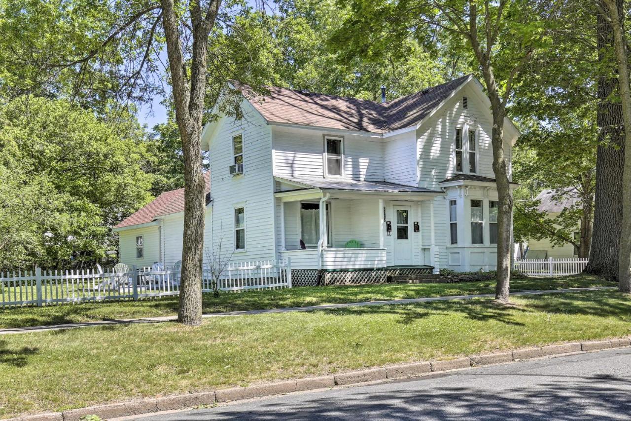 Family-Friendly Menomonie Retreat Walk To Town! Apartment Exterior photo