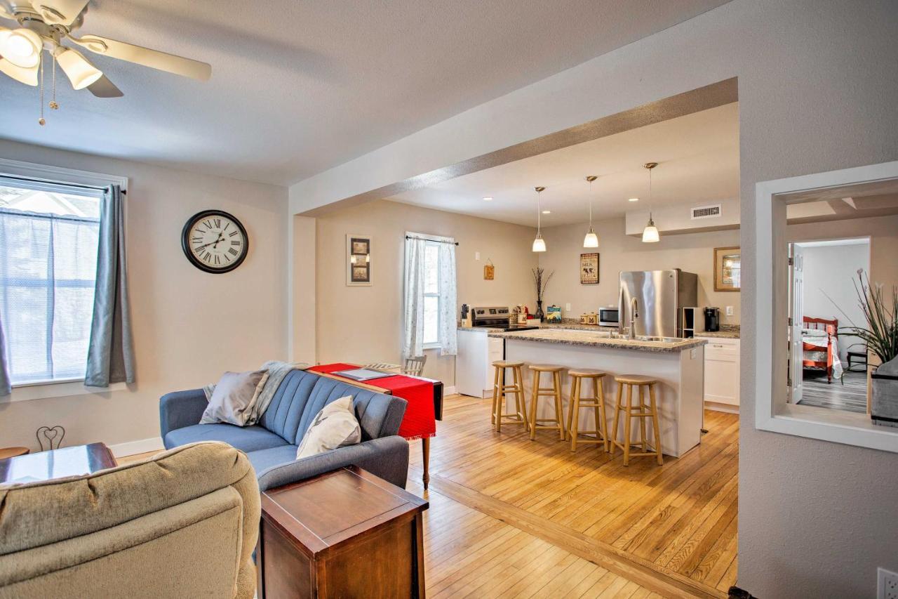 Family-Friendly Menomonie Retreat Walk To Town! Apartment Exterior photo